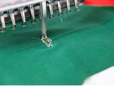 Embroidered crocodile on green polo shirt