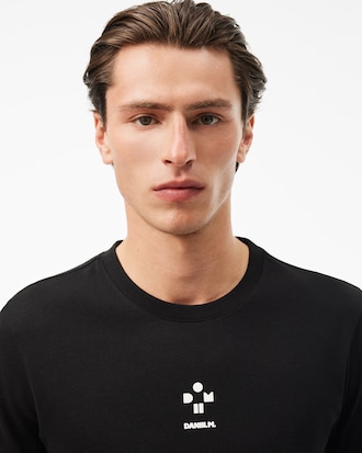 입체 로고 반팔 티셔츠