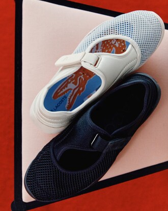 여성 Low Mystere 스니커즈