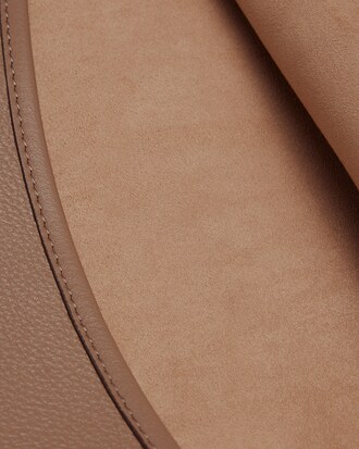 런웨이 쇼 그레인 가죽 라켓백