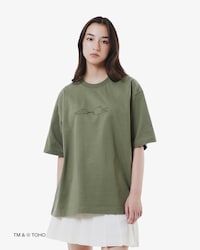 라코스테 X 고질라 모스라 라바 티셔츠