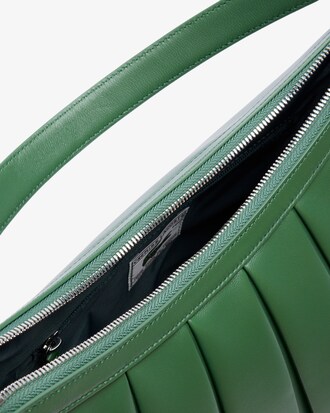 FW24 런웨이 쇼 숄더백