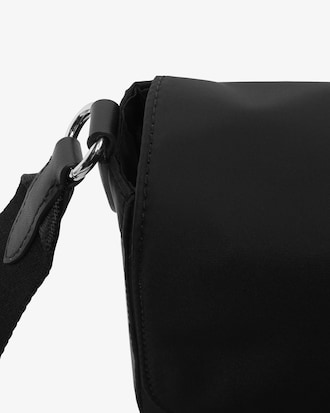 이지 (IZZIE) 플랩 크로스백