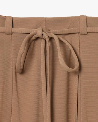 크레이프 플루이드 니 랭스 플리츠 스커트