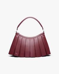 FW24 런웨이 쇼 숄더백